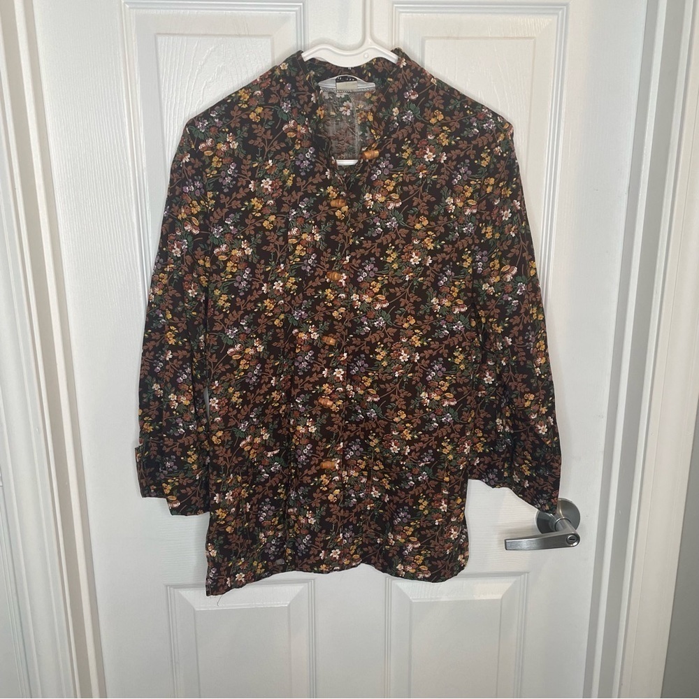 Vintage 60s 70s Floral Blouse with Barrel Buttons L